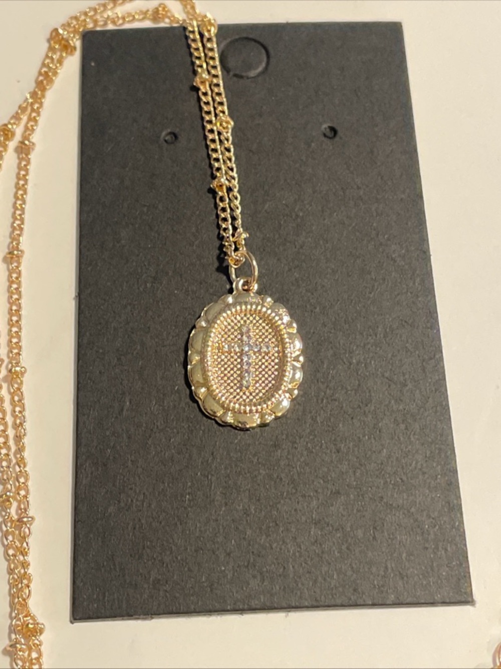 Gold Tone Rhinestone Cross w/ 16” Necklace. New